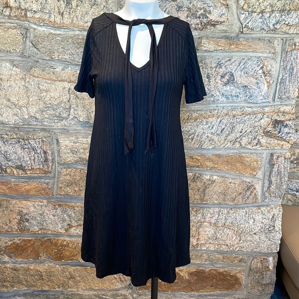 Black amour vert xs ribbed vneck w/ tie dress